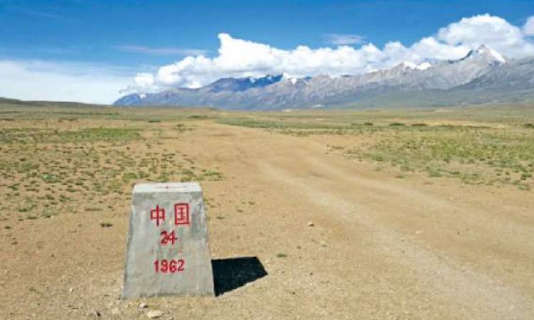 The Road to Lo-Manthang /Mustang